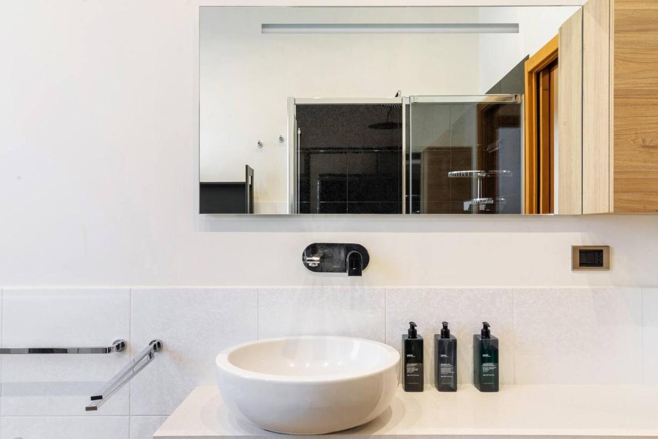 Colored And Spacious Flat Close To Navigli By Easylife Milano Dış mekan fotoğraf